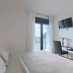 Auri Vikendica *
